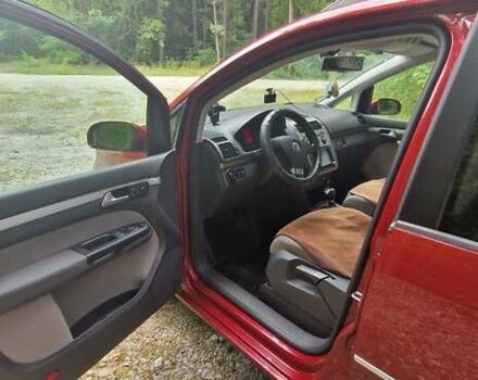 Красный Фольксваген Туран, объемом двигателя 1.97 л и пробегом 296 тыс. км за 7750 $, фото 4 на Automoto.ua