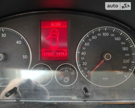 Червоний Фольксваген Туран, об'ємом двигуна 2 л та пробігом 190 тис. км за 7900 $, фото 18 на Automoto.ua