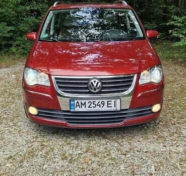 Красный Фольксваген Туран, объемом двигателя 1.97 л и пробегом 296 тыс. км за 7750 $, фото 24 на Automoto.ua