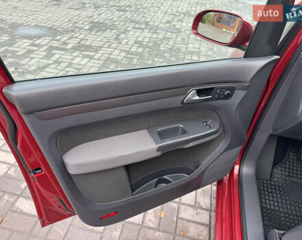 Красный Фольксваген Туран, объемом двигателя 1.6 л и пробегом 210 тыс. км за 6500 $, фото 16 на Automoto.ua