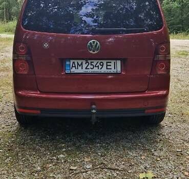 Красный Фольксваген Туран, объемом двигателя 1.97 л и пробегом 296 тыс. км за 7750 $, фото 3 на Automoto.ua