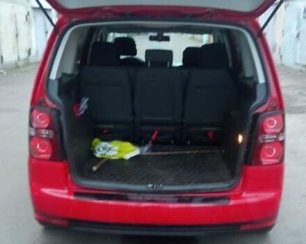 Красный Фольксваген Туран, объемом двигателя 1.39 л и пробегом 250 тыс. км за 6500 $, фото 14 на Automoto.ua