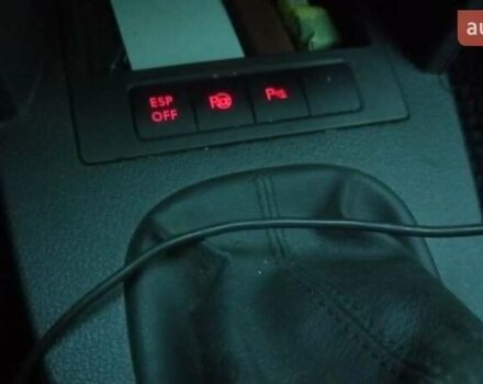 Красный Фольксваген Туран, объемом двигателя 1.39 л и пробегом 250 тыс. км за 6500 $, фото 2 на Automoto.ua