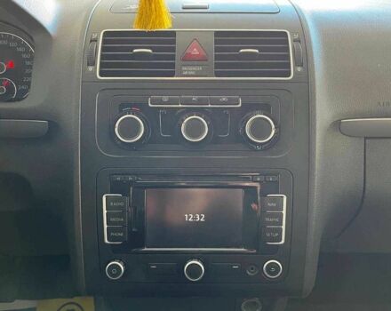 Красный Фольксваген Туран, объемом двигателя 1.6 л и пробегом 238 тыс. км за 9400 $, фото 15 на Automoto.ua