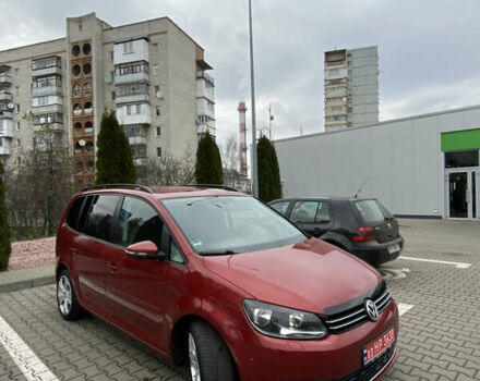 Красный Фольксваген Туран, объемом двигателя 1.4 л и пробегом 219 тыс. км за 9500 $, фото 2 на Automoto.ua