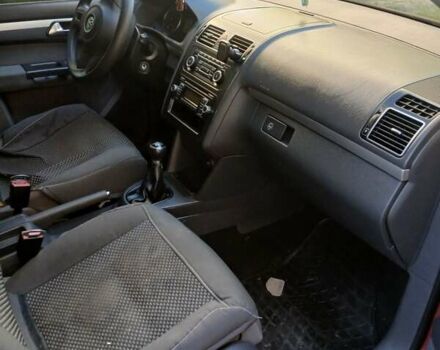 Красный Фольксваген Туран, объемом двигателя 1.6 л и пробегом 230 тыс. км за 10200 $, фото 25 на Automoto.ua