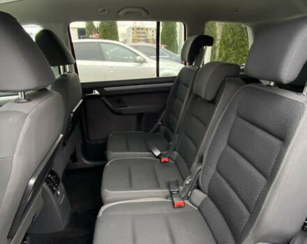 Красный Фольксваген Туран, объемом двигателя 1.4 л и пробегом 219 тыс. км за 9500 $, фото 6 на Automoto.ua