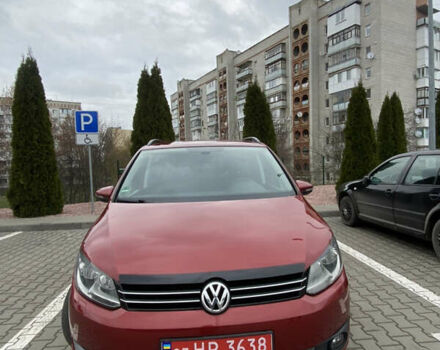 Красный Фольксваген Туран, объемом двигателя 1.4 л и пробегом 219 тыс. км за 9500 $, фото 1 на Automoto.ua
