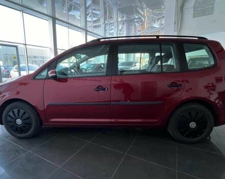 Красный Фольксваген Туран, объемом двигателя 1.6 л и пробегом 238 тыс. км за 9400 $, фото 3 на Automoto.ua