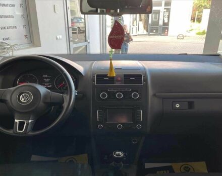Красный Фольксваген Туран, объемом двигателя 1.6 л и пробегом 238 тыс. км за 9400 $, фото 14 на Automoto.ua