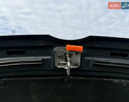 Красный Фольксваген Туран, объемом двигателя 1.6 л и пробегом 210 тыс. км за 10600 $, фото 25 на Automoto.ua