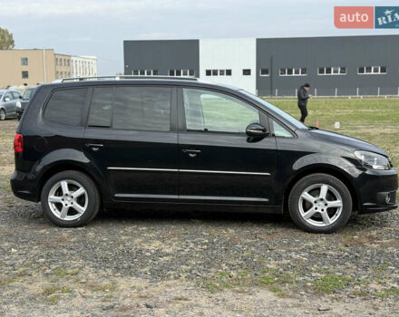 Красный Фольксваген Туран, объемом двигателя 1.6 л и пробегом 210 тыс. км за 10600 $, фото 1 на Automoto.ua