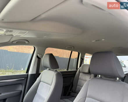 Красный Фольксваген Туран, объемом двигателя 1.6 л и пробегом 210 тыс. км за 10600 $, фото 27 на Automoto.ua