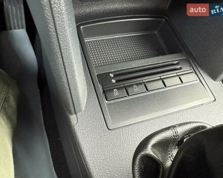 Красный Фольксваген Туран, объемом двигателя 1.6 л и пробегом 210 тыс. км за 10600 $, фото 15 на Automoto.ua