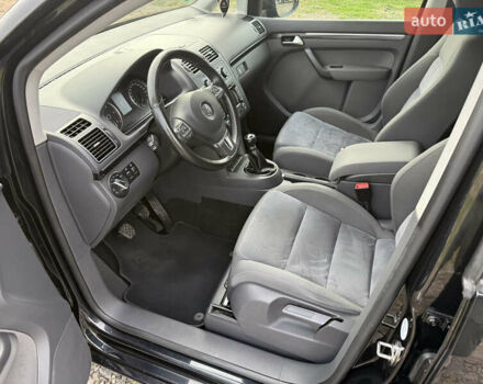 Красный Фольксваген Туран, объемом двигателя 1.6 л и пробегом 210 тыс. км за 10600 $, фото 23 на Automoto.ua