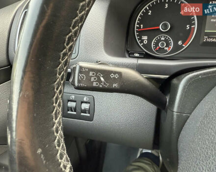 Красный Фольксваген Туран, объемом двигателя 1.6 л и пробегом 210 тыс. км за 10600 $, фото 16 на Automoto.ua