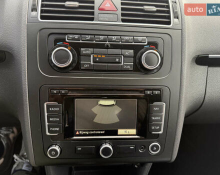 Красный Фольксваген Туран, объемом двигателя 1.6 л и пробегом 210 тыс. км за 10600 $, фото 14 на Automoto.ua