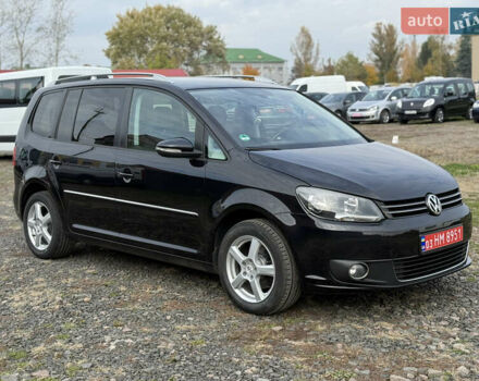 Красный Фольксваген Туран, объемом двигателя 1.6 л и пробегом 210 тыс. км за 10600 $, фото 2 на Automoto.ua