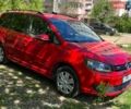 Красный Фольксваген Туран, объемом двигателя 1.6 л и пробегом 271 тыс. км за 10500 $, фото 1 на Automoto.ua