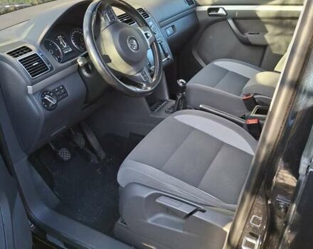 Красный Фольксваген Туран, объемом двигателя 1.6 л и пробегом 220 тыс. км за 12000 $, фото 6 на Automoto.ua