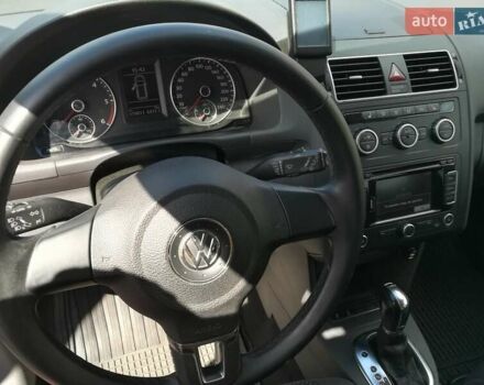 Красный Фольксваген Туран, объемом двигателя 1.6 л и пробегом 220 тыс. км за 9500 $, фото 5 на Automoto.ua