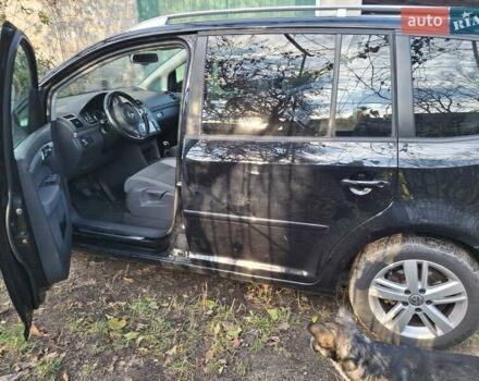 Красный Фольксваген Туран, объемом двигателя 1.6 л и пробегом 220 тыс. км за 12000 $, фото 2 на Automoto.ua