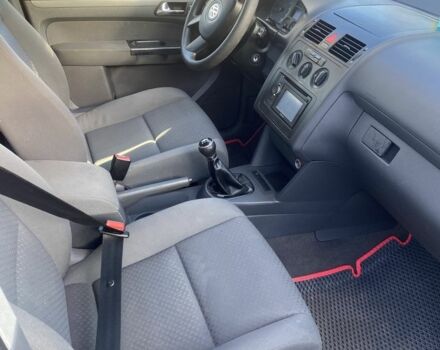 Червоний Фольксваген Туран, об'ємом двигуна 1.6 л та пробігом 3 тис. км за 5200 $, фото 4 на Automoto.ua