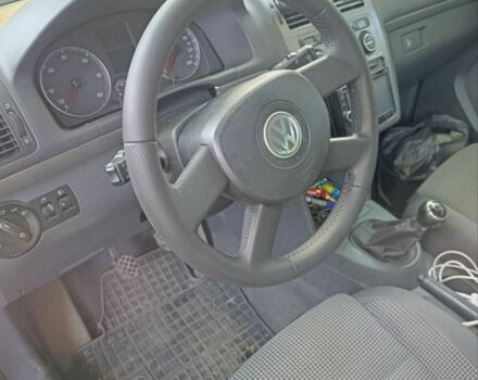 Фольксваген Туран 2004 в Кропивницком (Кировограде) на Automoto.ua Красный Фольксваген Туран, объемом двигателя 2 л и пробегом 360 тыс. км за 3499 $, фото 5 на Automoto.ua