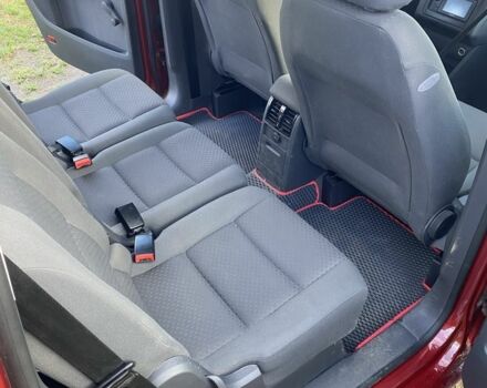 Червоний Фольксваген Туран, об'ємом двигуна 1.6 л та пробігом 3 тис. км за 5200 $, фото 6 на Automoto.ua