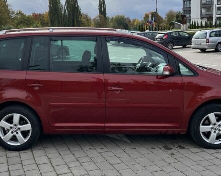 Красный Фольксваген Туран, объемом двигателя 2 л и пробегом 275 тыс. км за 6500 $, фото 5 на Automoto.ua