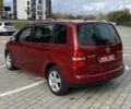 Красный Фольксваген Туран, объемом двигателя 2 л и пробегом 275 тыс. км за 6500 $, фото 7 на Automoto.ua
