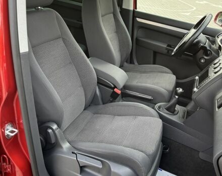 Красный Фольксваген Туран, объемом двигателя 2 л и пробегом 275 тыс. км за 6500 $, фото 19 на Automoto.ua