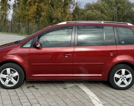 Красный Фольксваген Туран, объемом двигателя 2 л и пробегом 275 тыс. км за 6500 $, фото 3 на Automoto.ua
