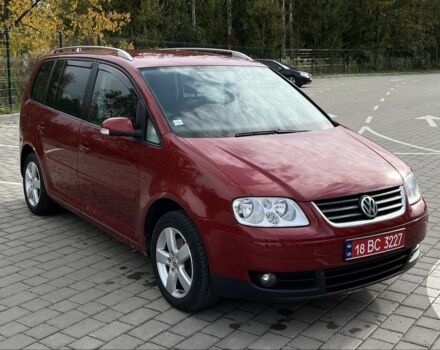 Красный Фольксваген Туран, объемом двигателя 2 л и пробегом 275 тыс. км за 6500 $, фото 4 на Automoto.ua