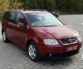 Красный Фольксваген Туран, объемом двигателя 2 л и пробегом 275 тыс. км за 6500 $, фото 4 на Automoto.ua