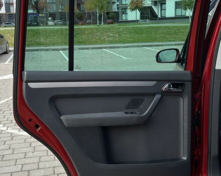 Красный Фольксваген Туран, объемом двигателя 2 л и пробегом 275 тыс. км за 6500 $, фото 15 на Automoto.ua