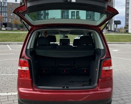 Красный Фольксваген Туран, объемом двигателя 2 л и пробегом 275 тыс. км за 6500 $, фото 11 на Automoto.ua