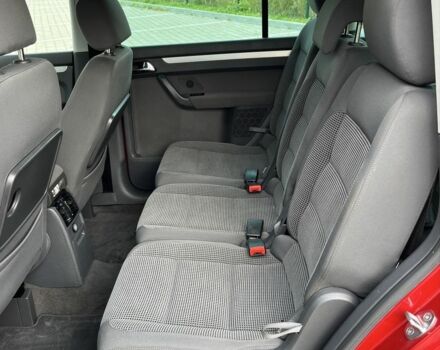 Красный Фольксваген Туран, объемом двигателя 2 л и пробегом 275 тыс. км за 6500 $, фото 16 на Automoto.ua