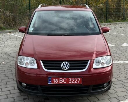 Красный Фольксваген Туран, объемом двигателя 2 л и пробегом 275 тыс. км за 6500 $, фото 1 на Automoto.ua