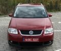 Красный Фольксваген Туран, объемом двигателя 2 л и пробегом 275 тыс. км за 6500 $, фото 1 на Automoto.ua