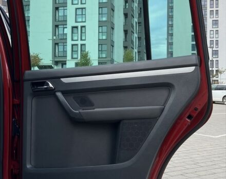 Красный Фольксваген Туран, объемом двигателя 2 л и пробегом 275 тыс. км за 6500 $, фото 13 на Automoto.ua