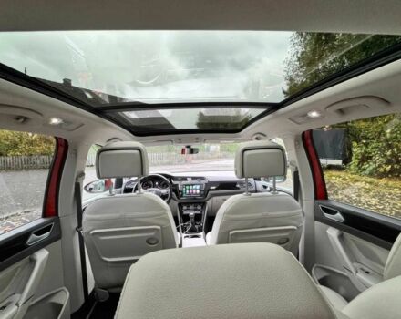 Красный Фольксваген Туран, объемом двигателя 1.4 л и пробегом 72 тыс. км за 9000 $, фото 11 на Automoto.ua