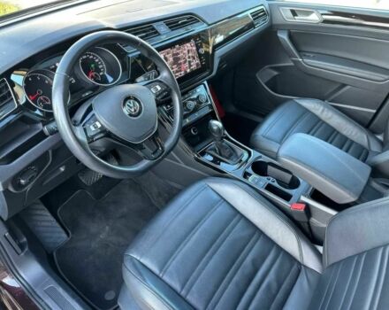 Красный Фольксваген Туран, объемом двигателя 1.5 л и пробегом 35 тыс. км за 9800 $, фото 6 на Automoto.ua