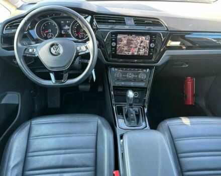 Красный Фольксваген Туран, объемом двигателя 1.5 л и пробегом 35 тыс. км за 9800 $, фото 5 на Automoto.ua