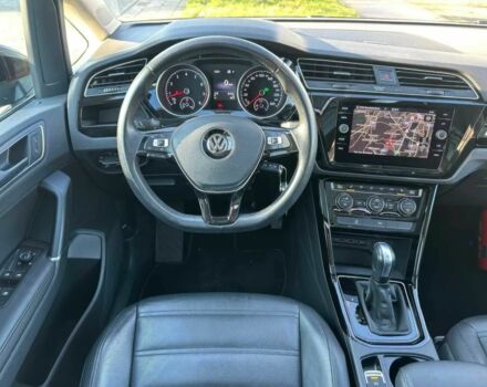 Красный Фольксваген Туран, объемом двигателя 1.5 л и пробегом 35 тыс. км за 9800 $, фото 4 на Automoto.ua