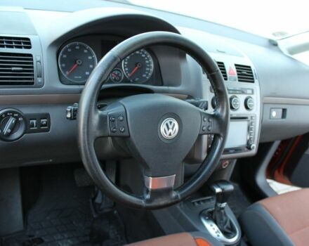 Красный Фольксваген Туран, объемом двигателя 1.4 л и пробегом 220 тыс. км за 8000 $, фото 6 на Automoto.ua