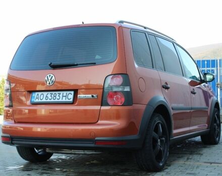 Красный Фольксваген Туран, объемом двигателя 1.4 л и пробегом 220 тыс. км за 8000 $, фото 7 на Automoto.ua