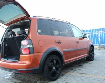 Красный Фольксваген Туран, объемом двигателя 1.4 л и пробегом 220 тыс. км за 8000 $, фото 3 на Automoto.ua