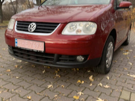 Красный Фольксваген Туран, объемом двигателя 1.6 л и пробегом 248 тыс. км за 5600 $, фото 1 на Automoto.ua