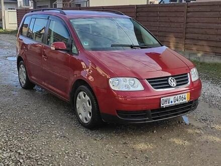 Красный Фольксваген Туран, объемом двигателя 1.6 л и пробегом 177 тыс. км за 5450 $, фото 1 на Automoto.ua